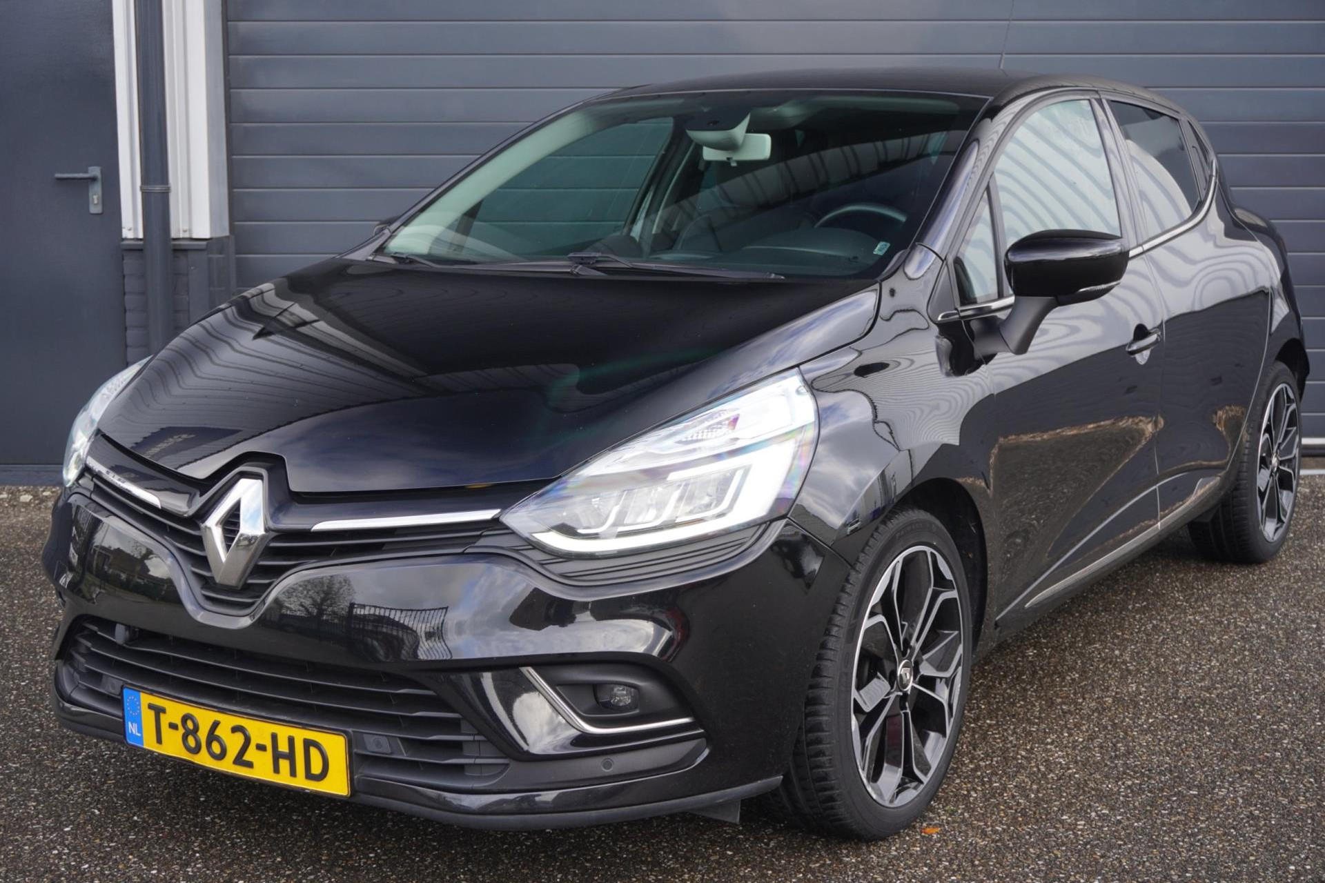 Renault Clio 0.9 TCe Bose Sound | Navigatie | Halfleder | 17" velgen | Climat 49219655-0.jpg | Autobedrijf Boshouwers de Beer