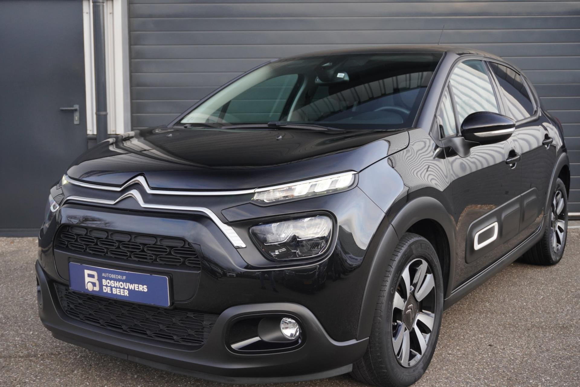 Citroën C3 1.2 PureTech Shine | 16" Lichtmetaal | Trekhaak | Climat | Carplay 49702562-0.jpg | Autobedrijf Boshouwers de Beer