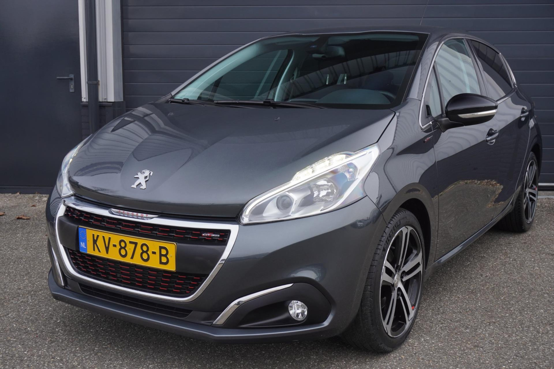 Peugeot 208 1.2 PureTech GT-line | Navigatie | Climat | NAP | 110 pk | Orig. NL 50993502-0.jpg | Autobedrijf Boshouwers de Beer