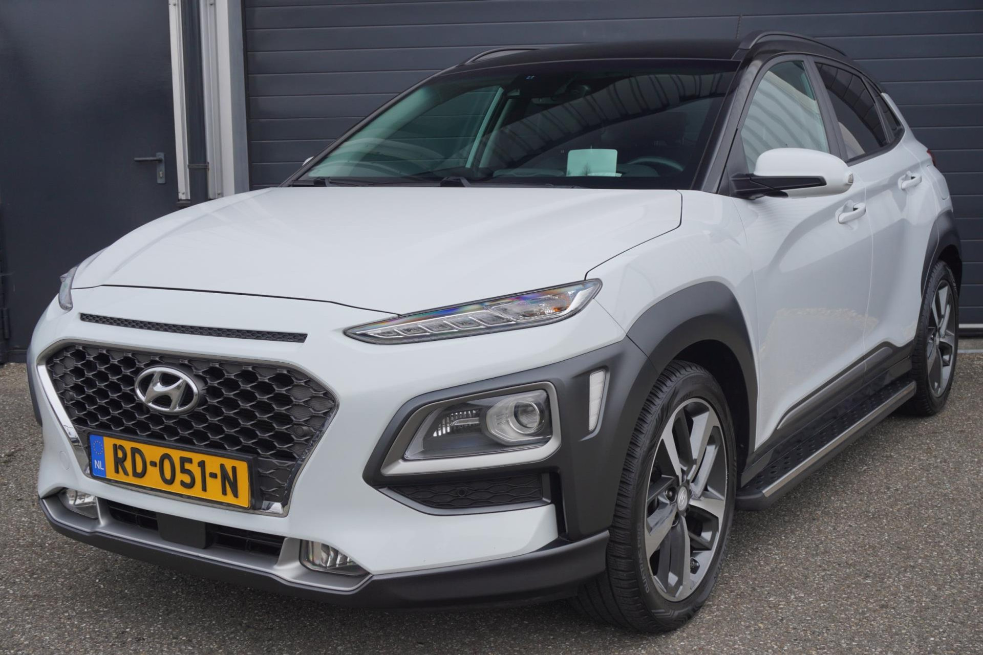 Hyundai Kona 1.0T Premium | Navigatie | Stoel/Stuurverwarming | Trekhaak | VOL OPTIES! 51151262-0.jpg | Autobedrijf Boshouwers de Beer