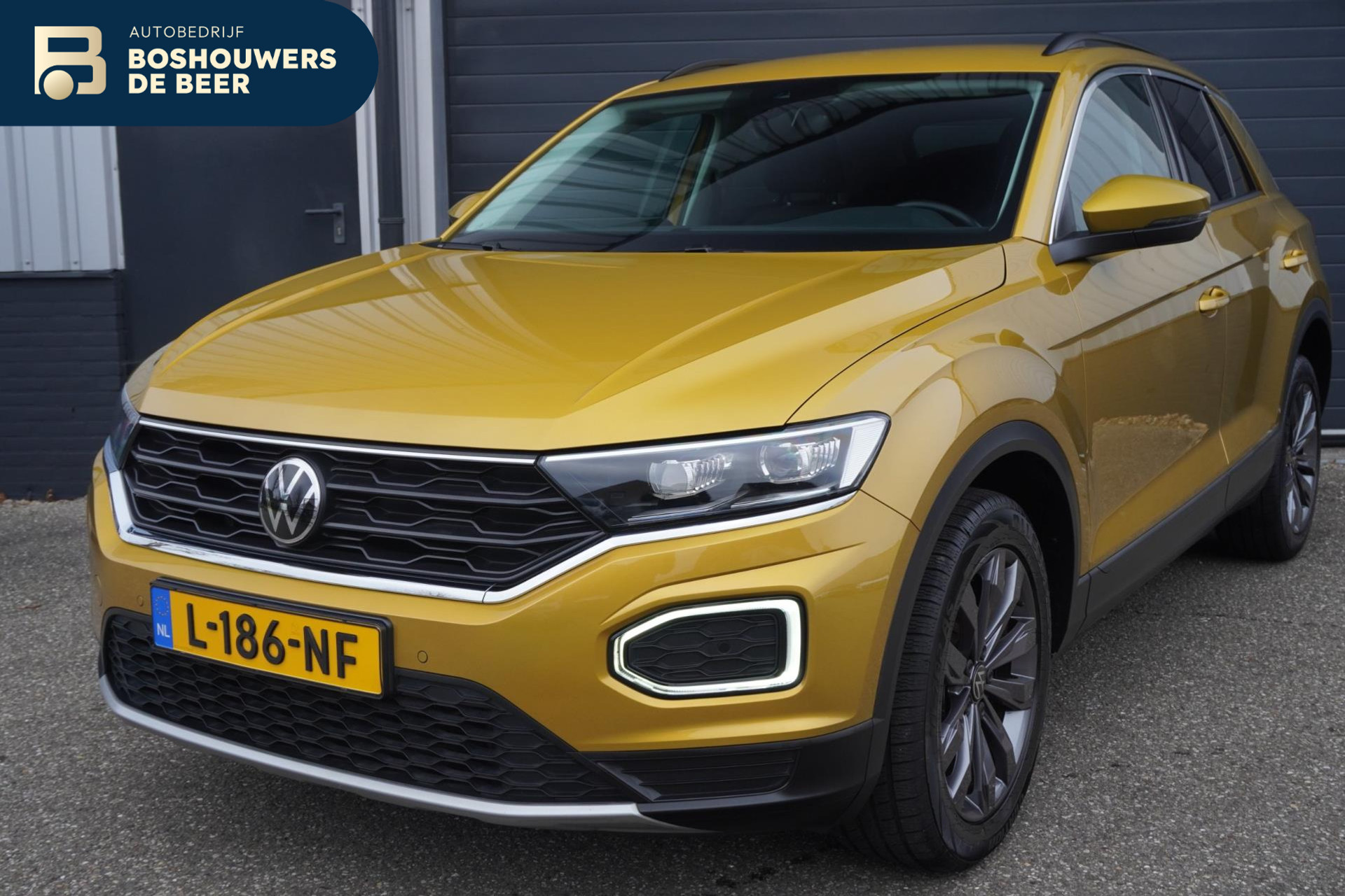 Volkswagen T-Roc 1.0 TSI Style Business | Navigatie | PDC | Climat | All Season Banden 51151567-0.jpg | Autobedrijf Boshouwers de Beer