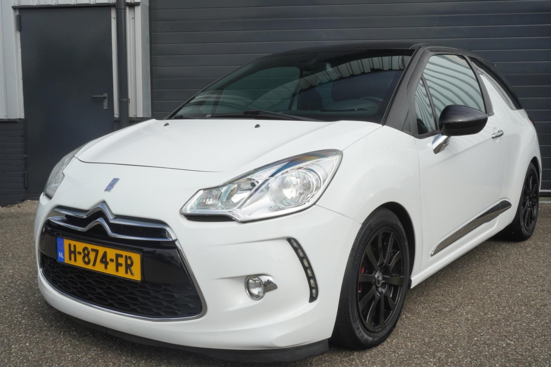 Citroën DS3 1.6 THP Sport Chicc | Navigatie | Climate Control | 47636035-0.jpg | Autobedrijf Boshouwers de Beer