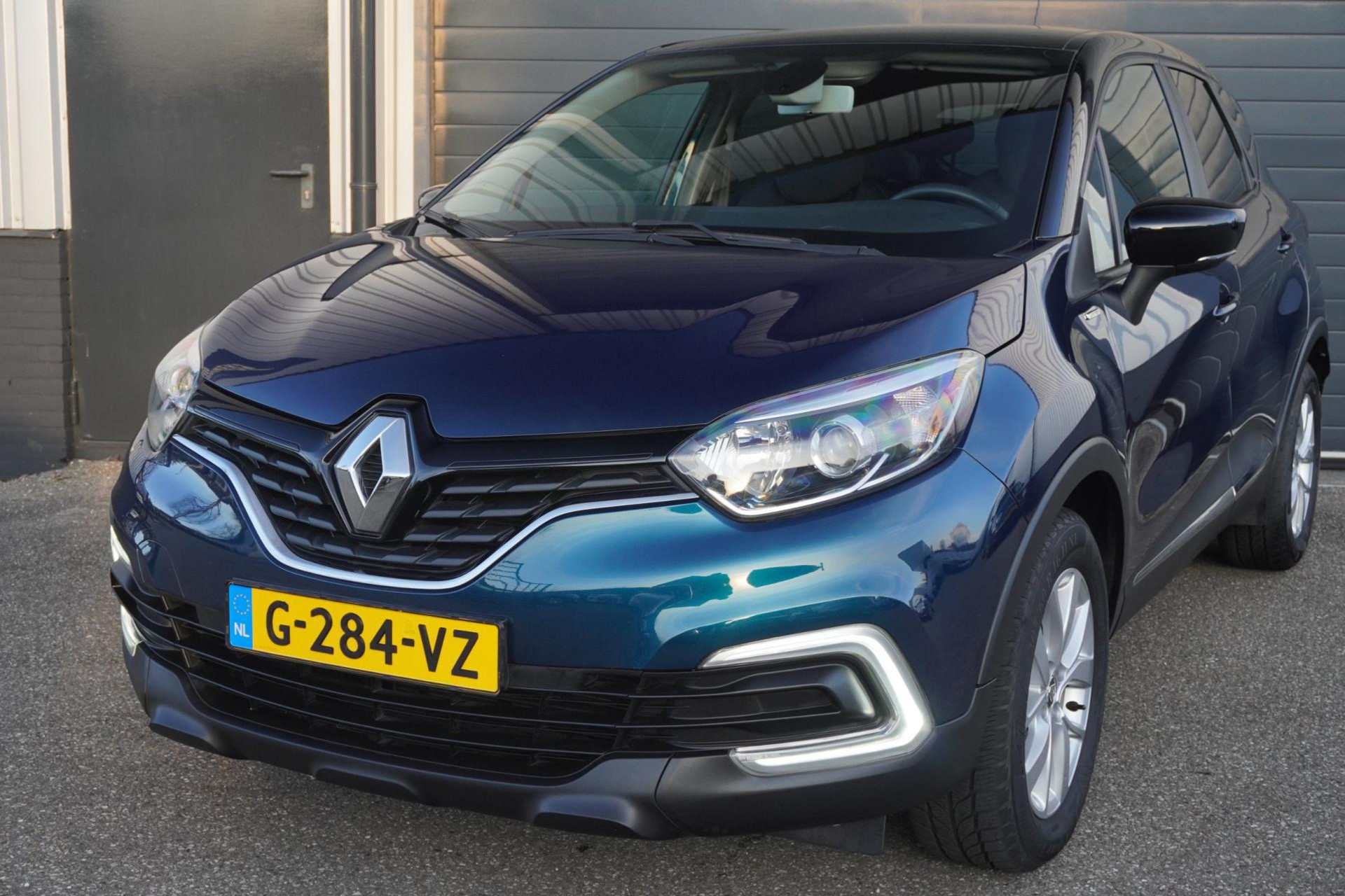 Renault Captur 0.9 TCe Limited | Trekhaak | Navigatie | Parkeersensoren | LMV 50703188-0.jpg | Autobedrijf Boshouwers de Beer